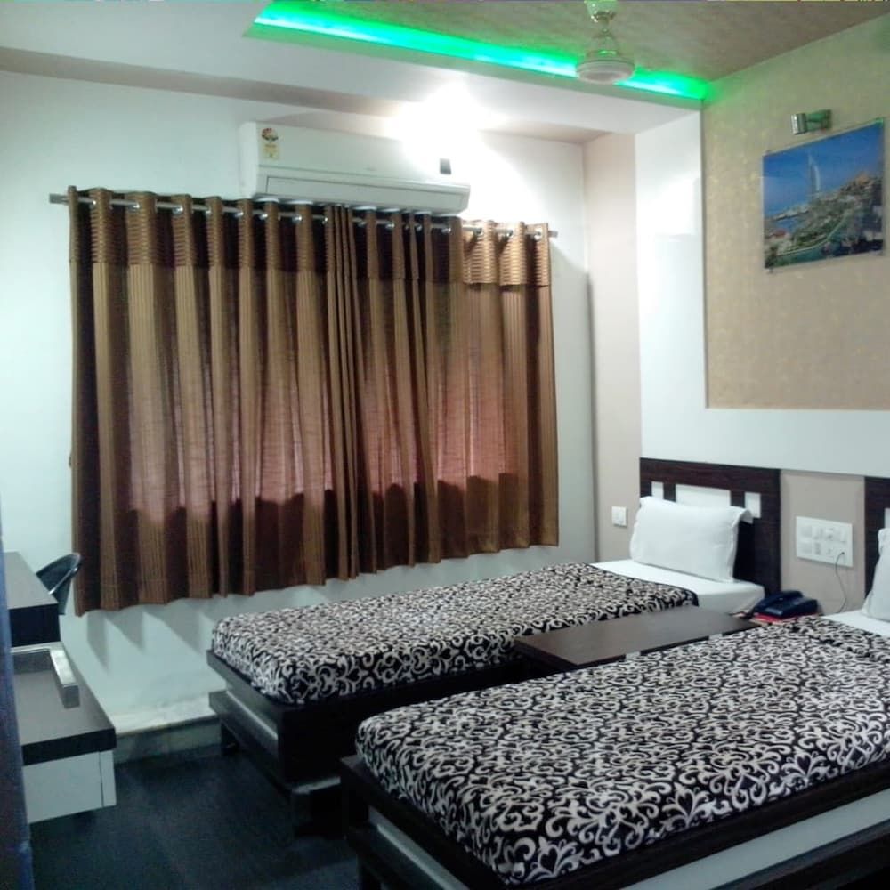 Hotel Decent - carbon neutral hotel in Surat