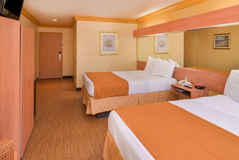 H3 Inn & Suites LAX Airport - photo 14