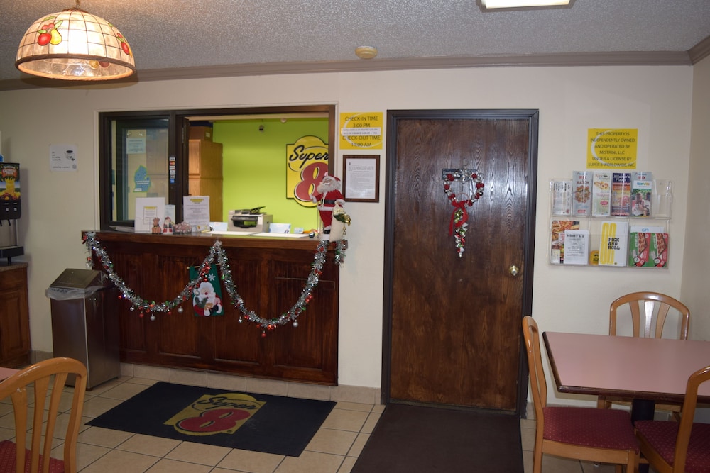 Super 8 by Wyndham Saginaw - photo 3