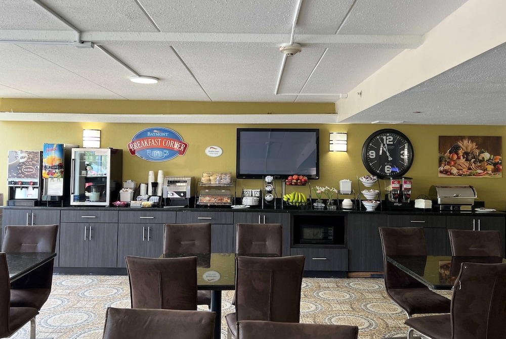 Baymont by Wyndham Addison - photo 21