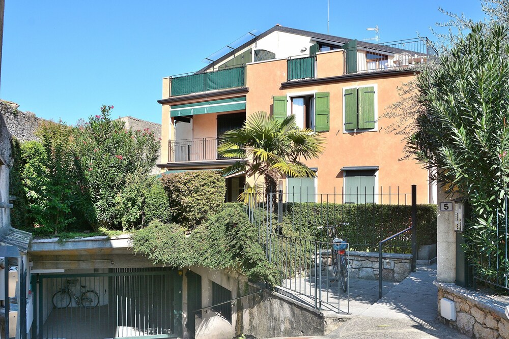 Apartment Benaco near Downtown — 4-Star Luxury Hotel in Torri Del Benaco, Italy