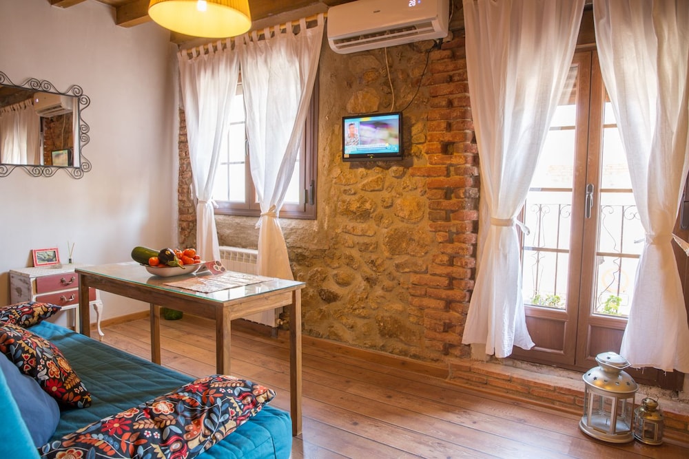 El Casta o Centenario — hotel in Casas Del Castanar