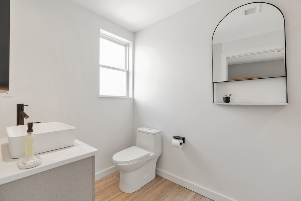 The St Laurent Social Club & Guest Rooms - photo 32