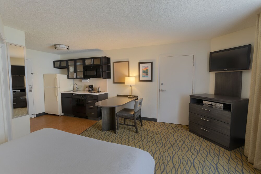 Candlewood Suites Rogers Bentonville - photo 6