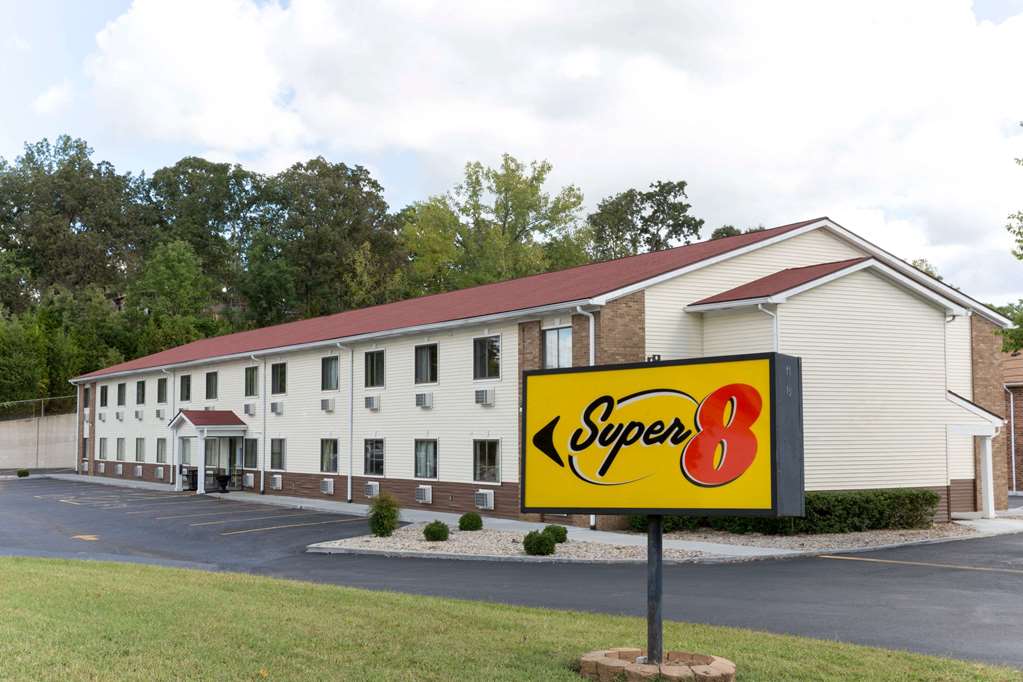Super 8 by Wyndham Radcliff Ft. Knox Area - photo 2