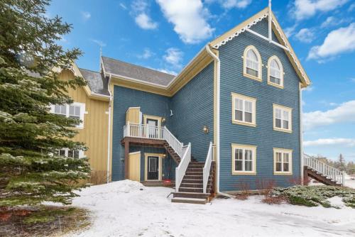 Blue Mtn Getaway in Historic Snowbridge Chalet — 4-Star Luxury Hotel in Collingwood, Canada