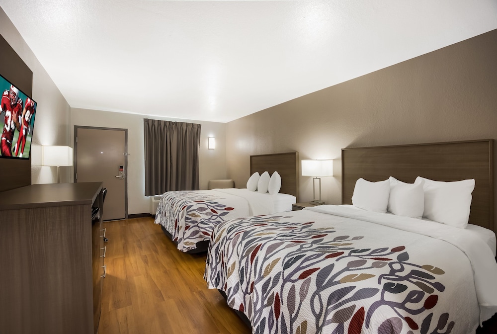 Red Roof Inn & Suites Thomasville - photo 13