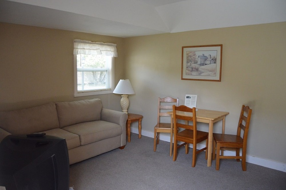 Kennebunk Gallery Motel & Cottages - photo 33