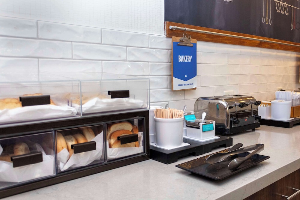 Hampton Inn & Suites Riverton - photo 56