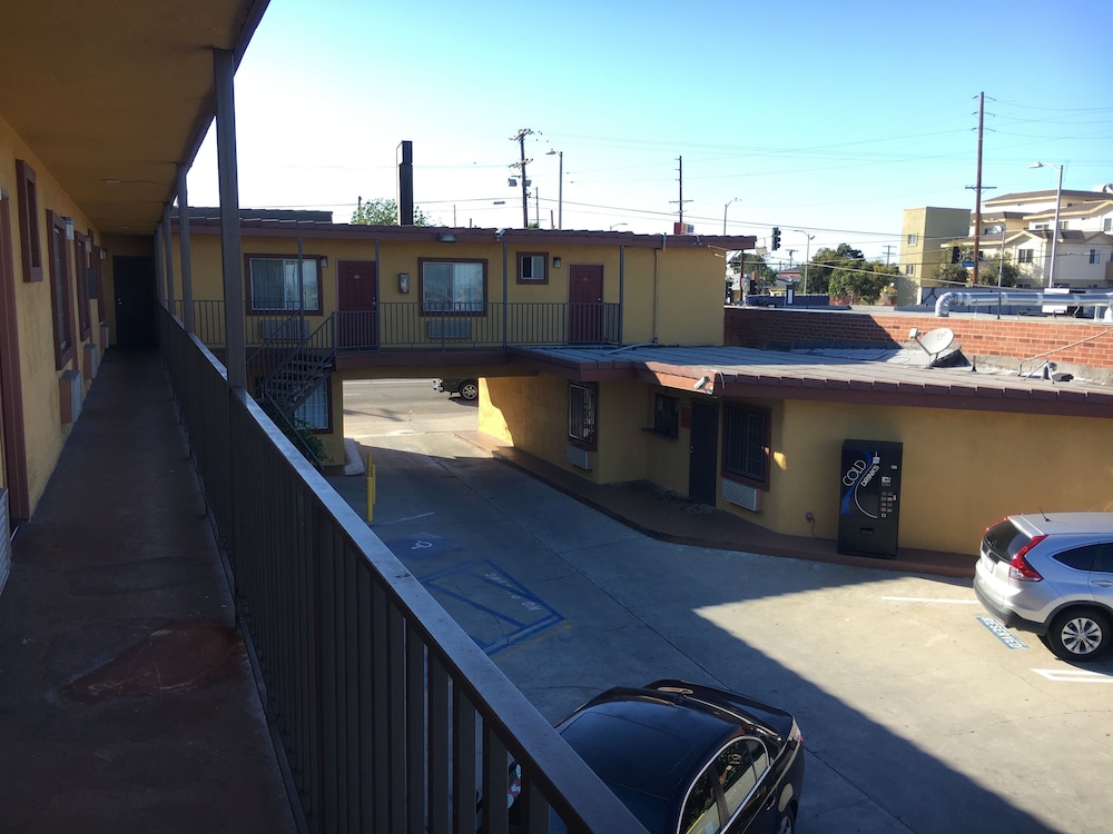 Satellite Motel - photo 31