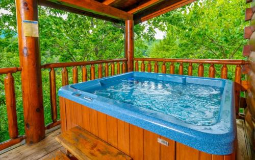Lucky Enough - carbon neutral hotel in Pigeon Forge