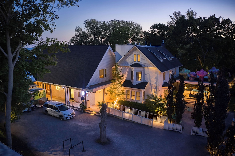 Drake Devonshire and Motor Inn - carbon neutral hotel in Prince Edward