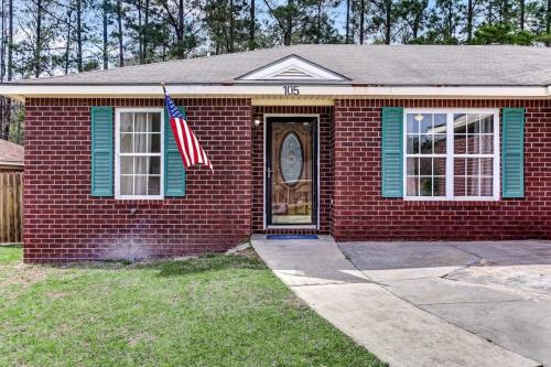 Ruby Red Reels 15 Mins to Downtown - last minute hotel in Savannah
