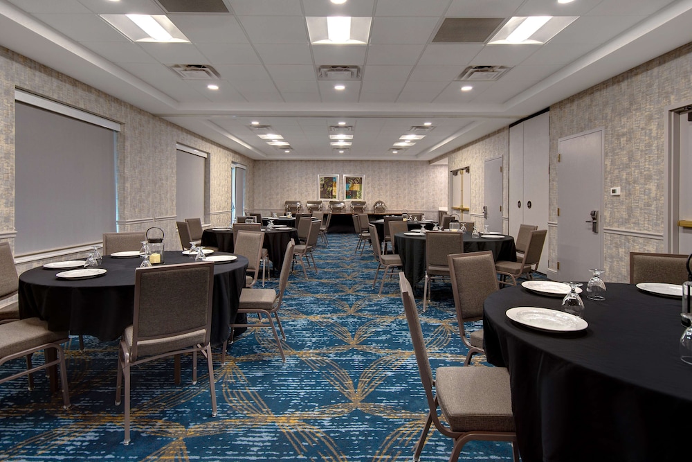 Hilton Garden Inn Detroit Metro Airport - photo 41