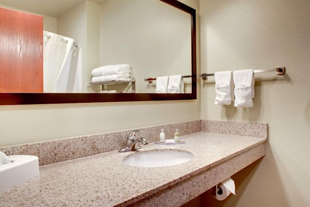 Cobblestone Inn & Suites Carrington - photo 31