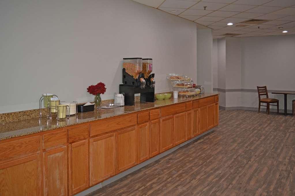 Quality Inn & Suites East Syracuse Carrier Circle - photo 31