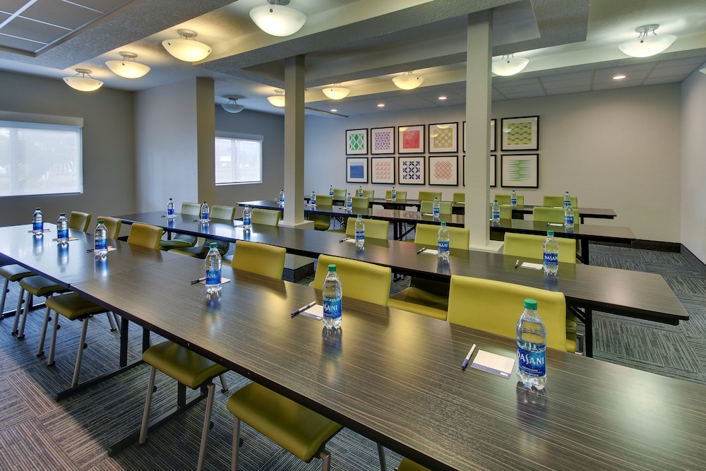 Holiday Inn Express & Suites West Palm Beach Metrocentre by IHG - photo 85