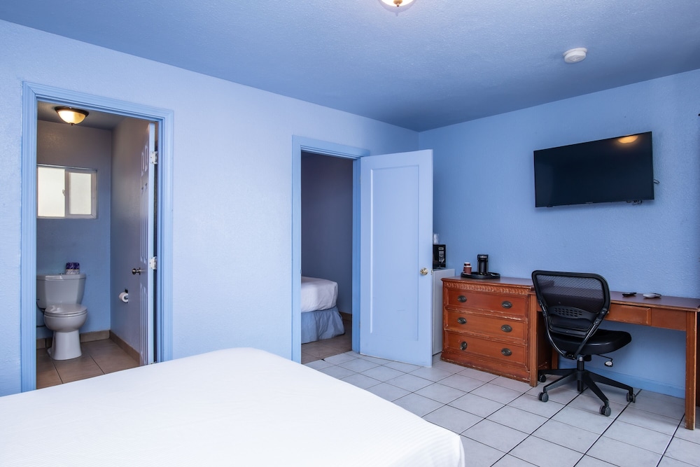 Aqua Breeze Inn - photo 22