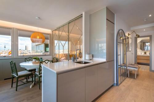 Stylish WStunning views Colon Madrid city centre — 4-Star Luxury Hotel in Madrid, Spain