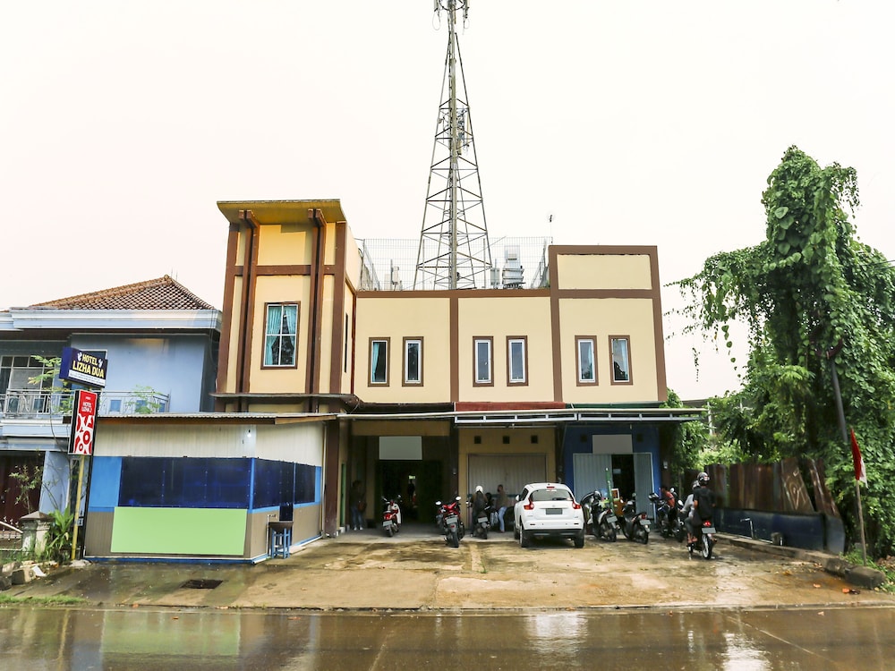 Oyo 90825 Hotel Lizha 2 in Samarinda, Indonesia
