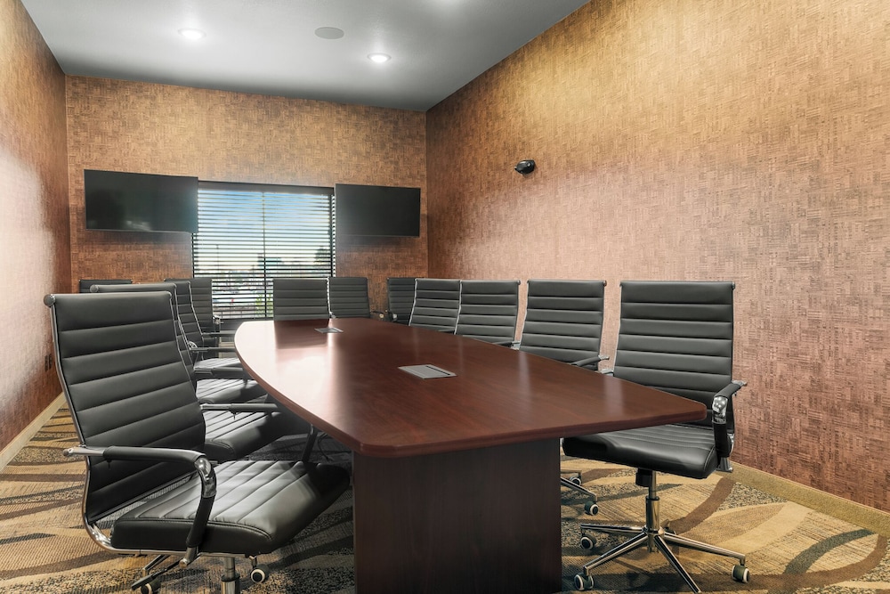 Cobblestone Hotel & Suites Lynden - photo 116