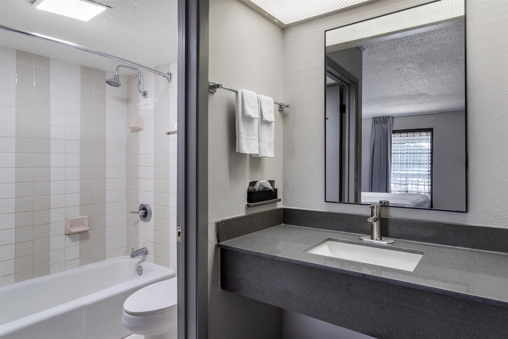 Days Inn by Wyndham Victoria TX East - photo 18