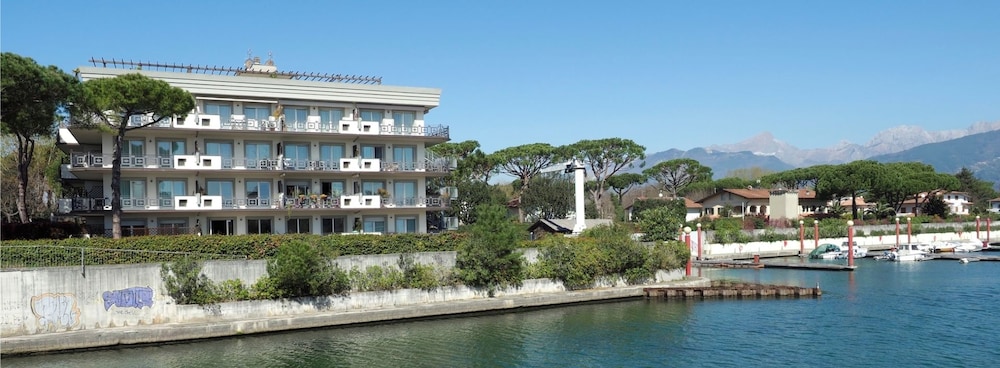 Michelangelo R.T.A — hotel in Capanne-Prato-Cinquale