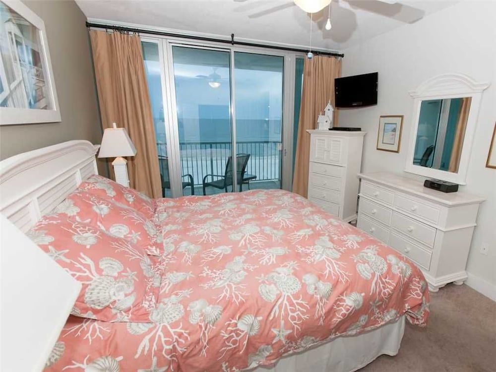 Island Tower 602 3 Br condo by RedAwning - photo 19
