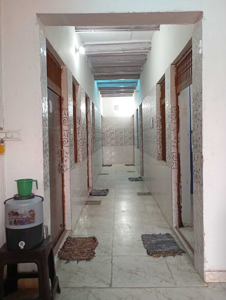 Kishori Seva Sadan — hotel in Chhata
