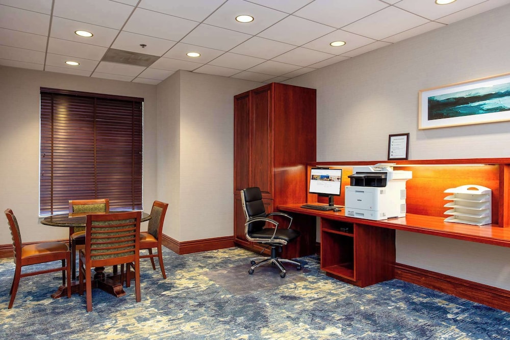 Hilton Garden Inn Milwaukee Northwest Conference Center - photo 51