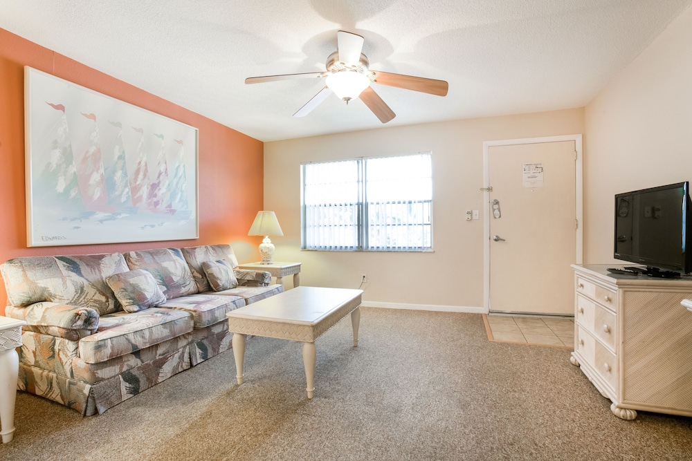 Hideaway Waterfront Resort & Hotel - photo 27