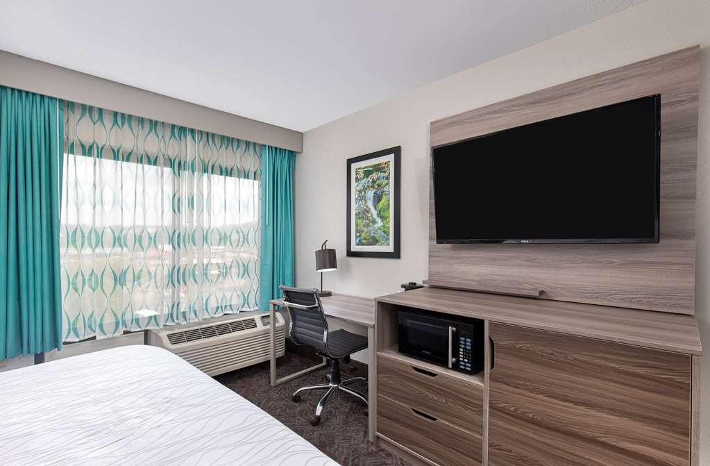 La Quinta Inn by Wyndham Pigeon Forge Dollywood - photo 18