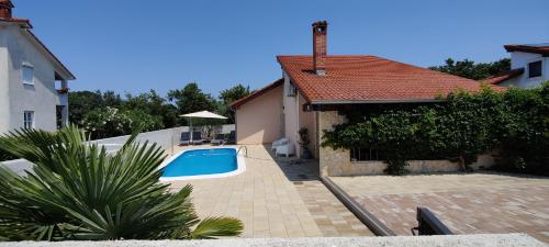 Villa Leonore mit beheizbarem Pool — 4-Star Luxury Hotel in Porec, Croatia