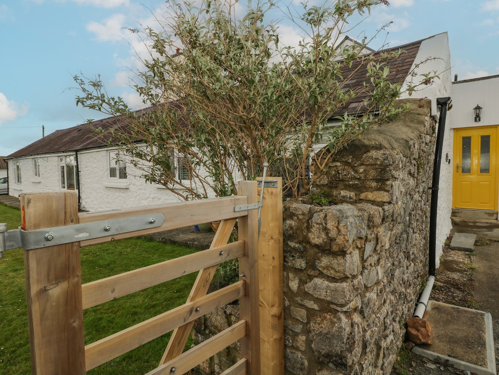 Primrose Cottage — 4-Star Luxury Hotel in Tenby, United Kingdom