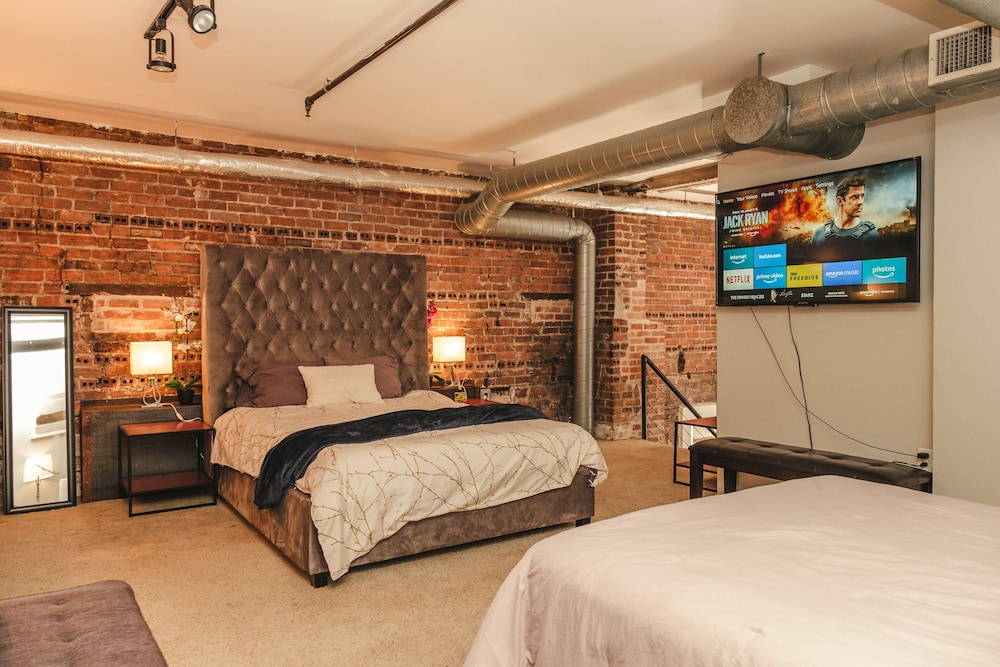Crashpad On Main Street - photo 32
