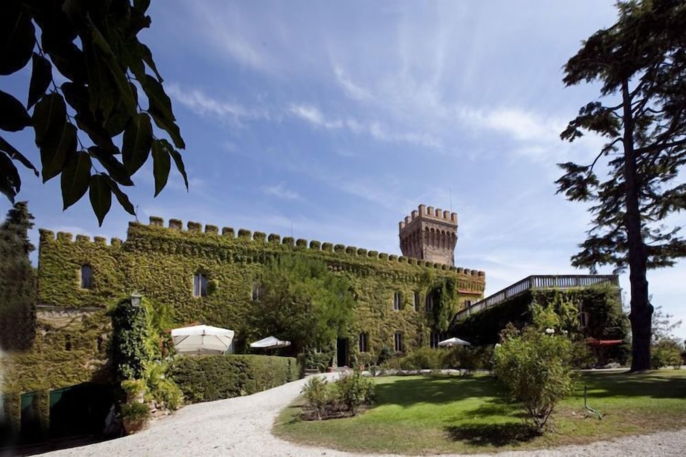 Castello Leopoldo — hotel in Campiglia Marittima