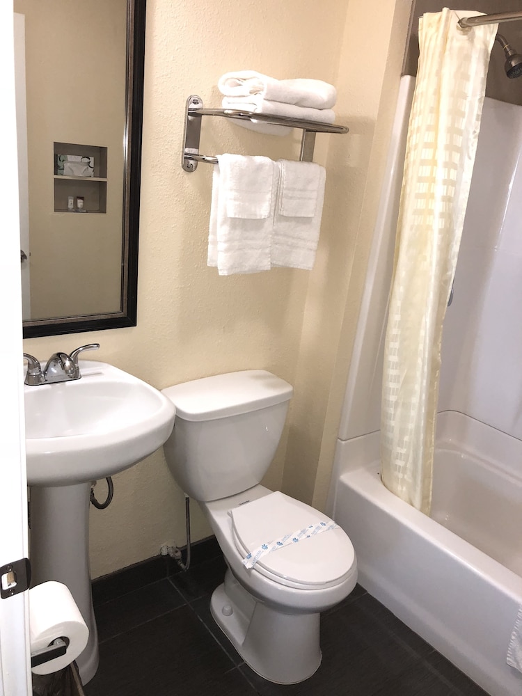 Lamplighter Motel - photo 18