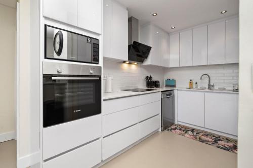 Atlantic Views Luxury 2 Bed with Pool in Sea Point