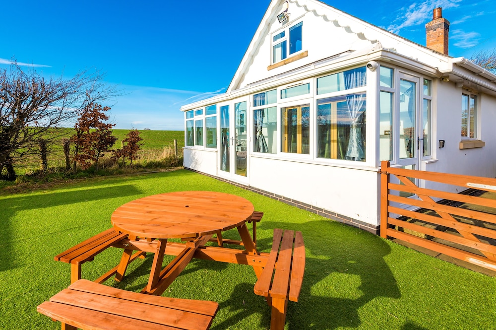 Woodlands by Greenstay Serviced Accommodation Luxury 3 Bed Cottage In North Wales With Stunning Countryside Views & Parking Close To Glan Clwyd Hospital The Perfect Choice for Contractors Business Travellers Families and Groups — 4-Star Luxury Hotel in Bodelwyddan, United Kingdom
