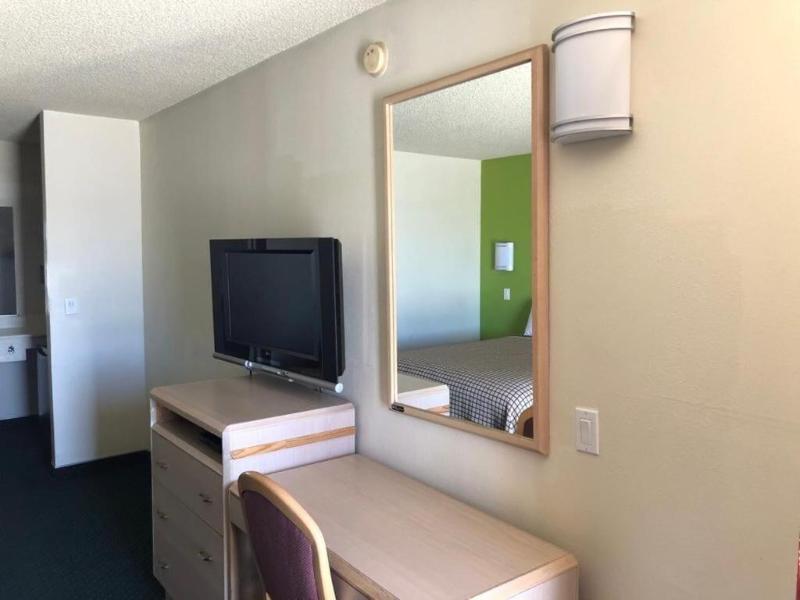 California Inn & Suites Adelanto US 395 - photo 29