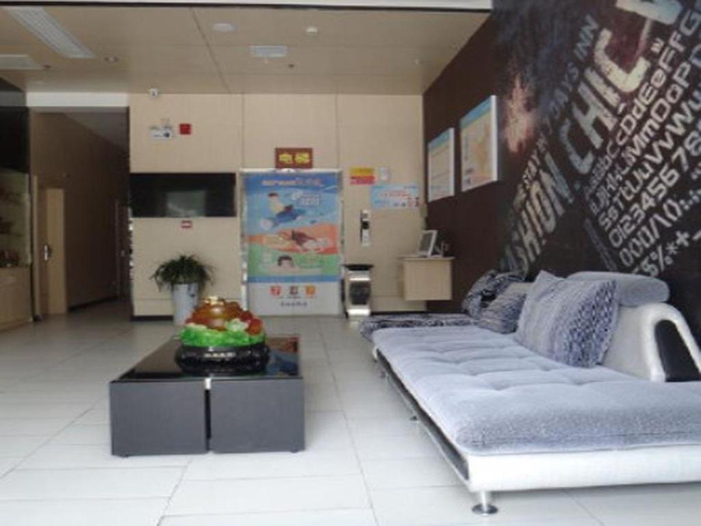 7 Days Inn Yueyang Pingjiang Tianyue Avenue Pedestrian Street — hotel in Yueyang