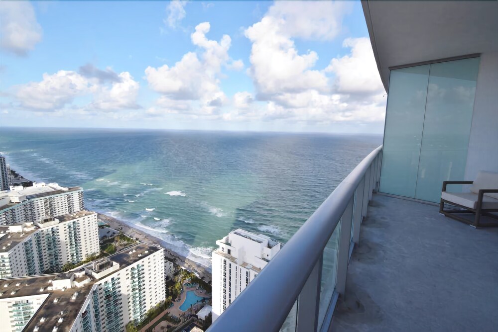 Ocean And Bay Views 1 Bed 1 Bath @ Hyde Resort - photo 3