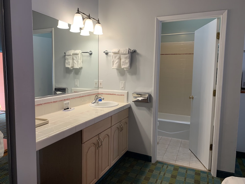 Butterfly Grove Inn - photo 36