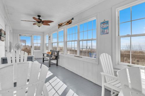The Beach Fact Oar by Oak Island Accommodations - photo 36