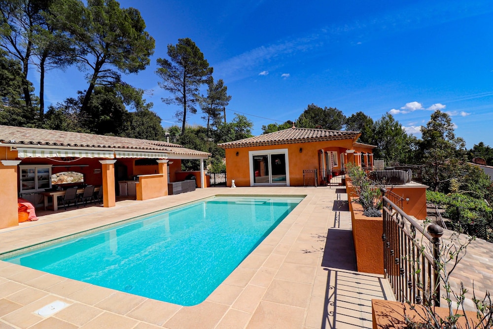 Villa Theia — 4-Star Luxury Hotel in Flayosc, France