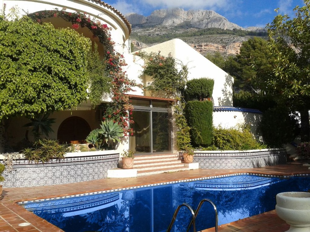 Jasmin Villa — 4-Star Luxury Hotel in Altea, Spain