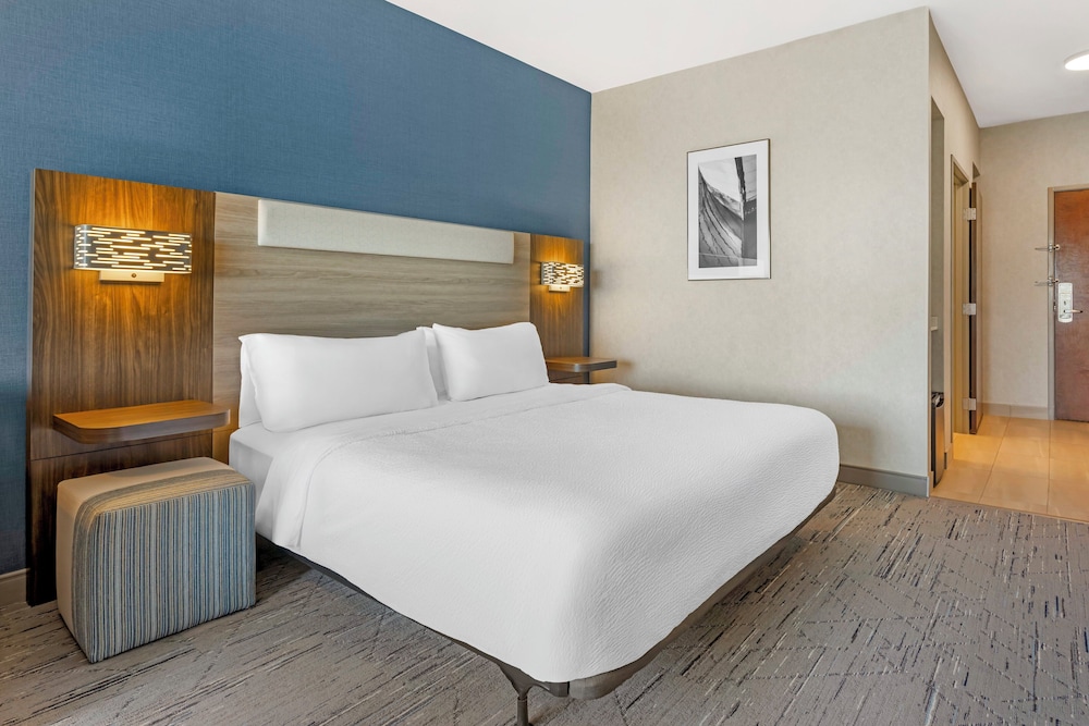 Holiday Inn Express & Suites Astoria by IHG - photo 15