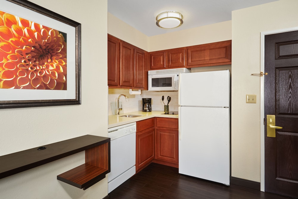 Staybridge Suites South Springfield by IHG - photo 16
