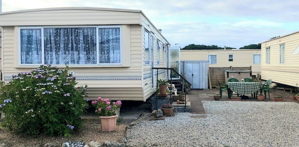 5berth family Friendly parkingspot heated Pool in Par, United Kingdom