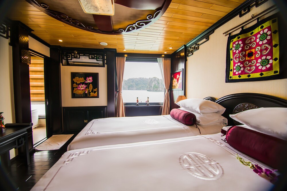 Dragon Legend Cruise — 5-Star Luxury Hotel in Ha Long, Vietnam